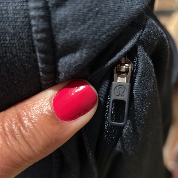 ♥️ Men’s size small Lululemon shorts inseam 7” - Picture 2 of 4